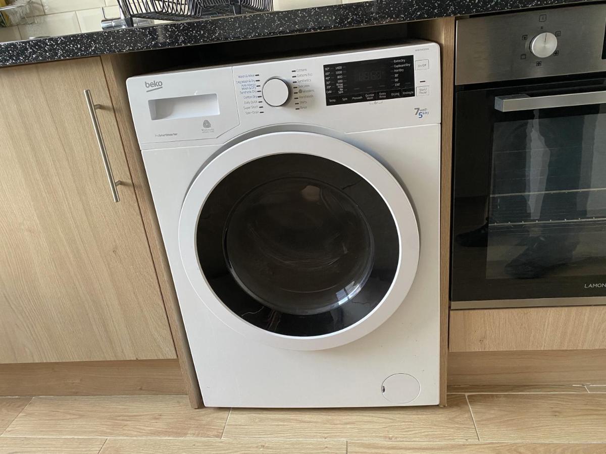Spacious 1 Bedroom Flat In