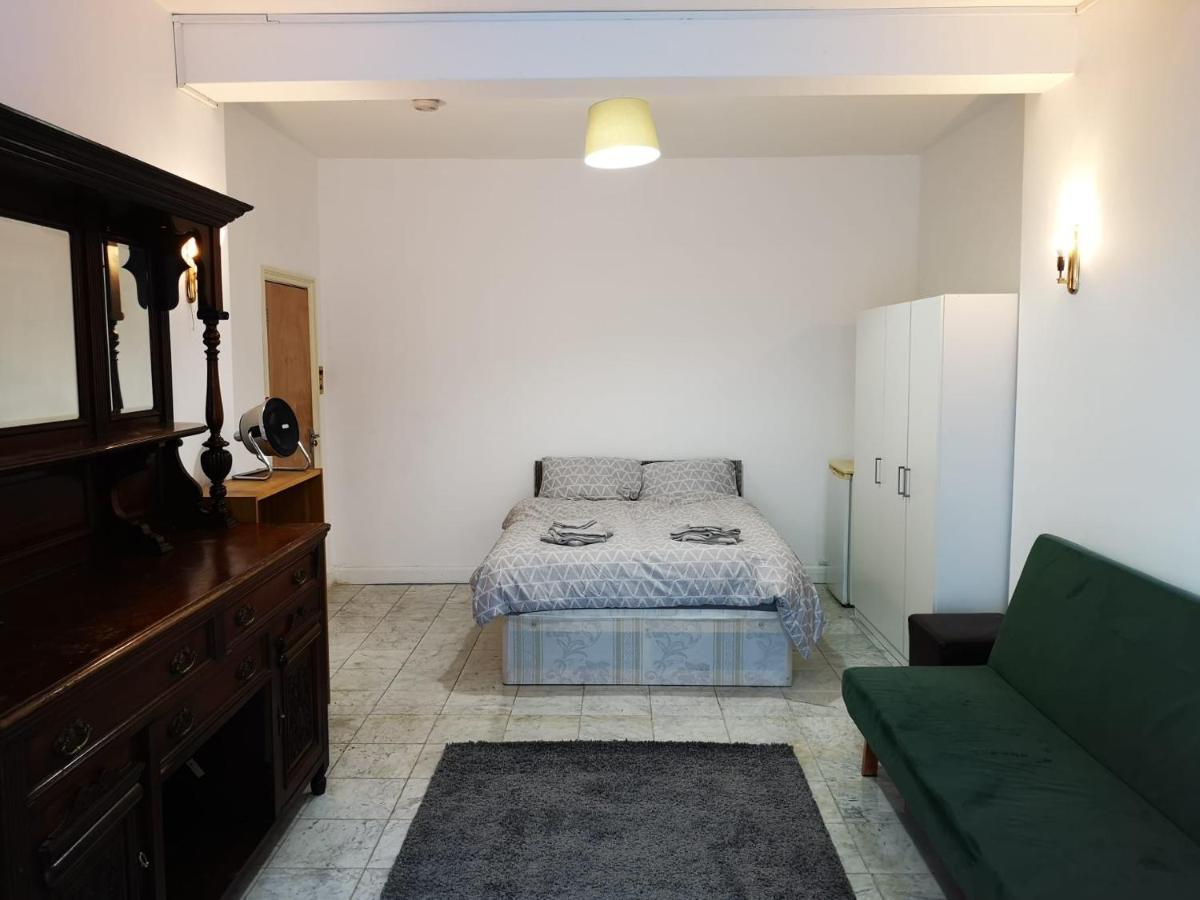Large Spacious In Zone 2 Londres
