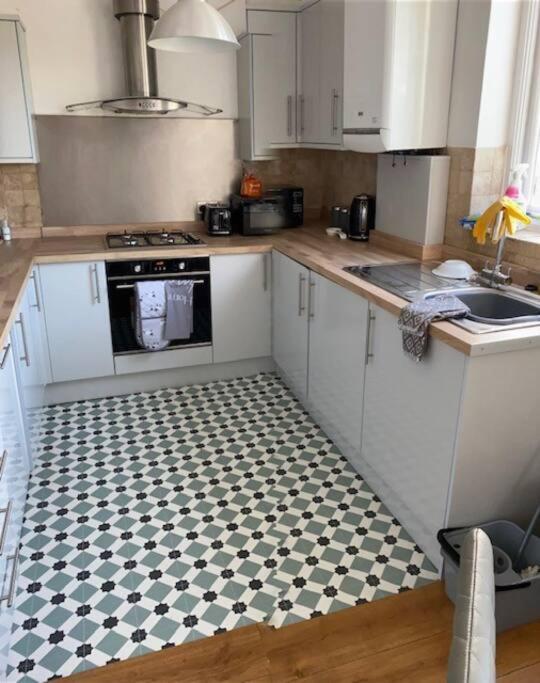 3 Double Bedroomed Flat, Acton. London, Uk Apartamento *