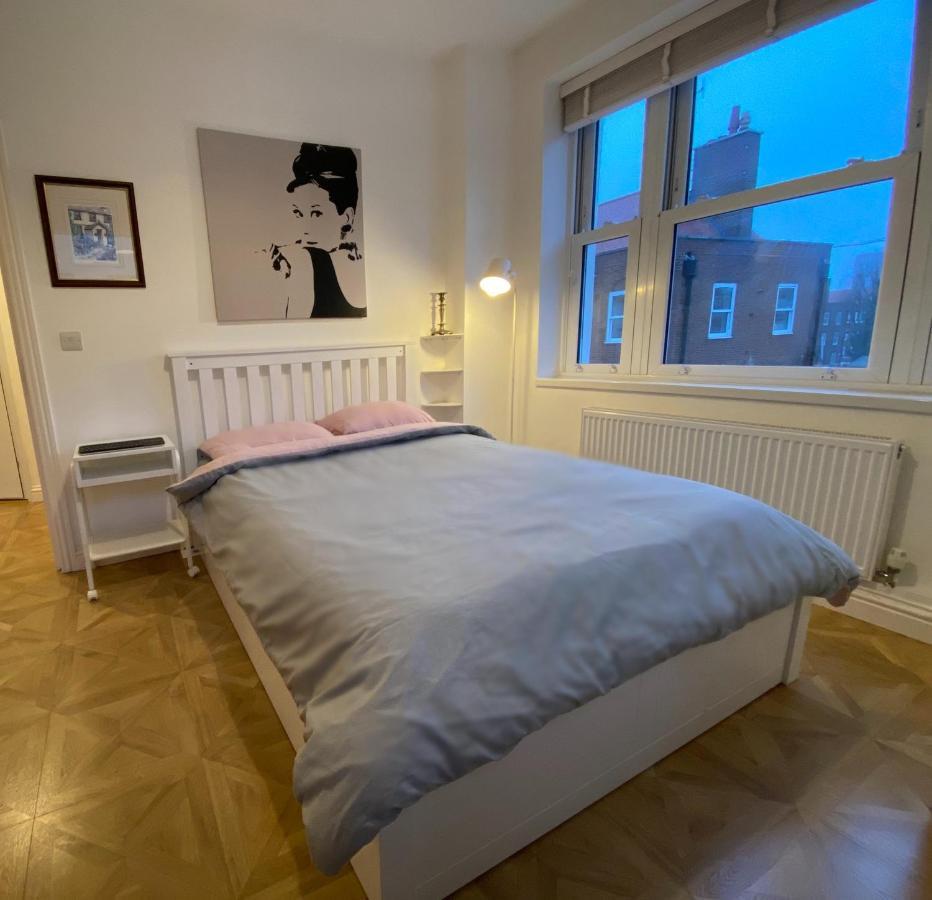 Spacious 1 Bedroom Flat In *