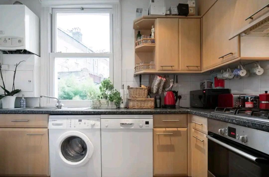 Stylish With Private Bath & Terrace In Super Clapham Junction Minutes From Victoria, Waterloo Homestay