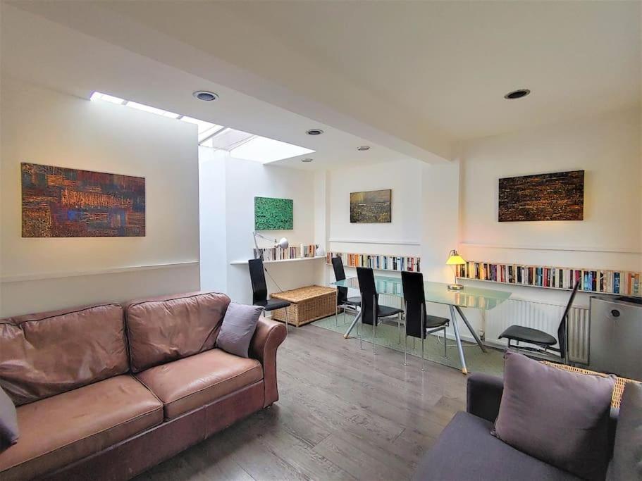 Stylish Near Carnaby Street, Sleeps 4. Apartamento *