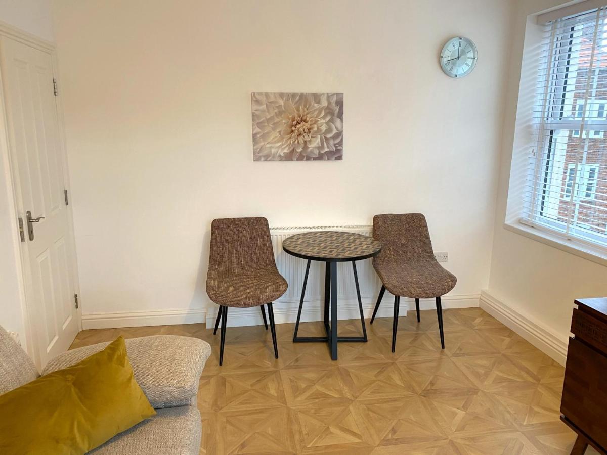 Apartment Spacious 1 Bedroom Flat In