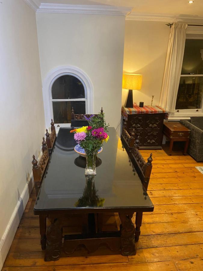 Charming And Beautiful In Wandsworth Habitación en casa particular *