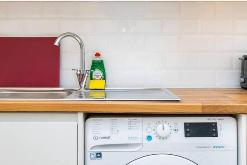 Boutique Modern For Two Near Tube And Bus Stations Londres