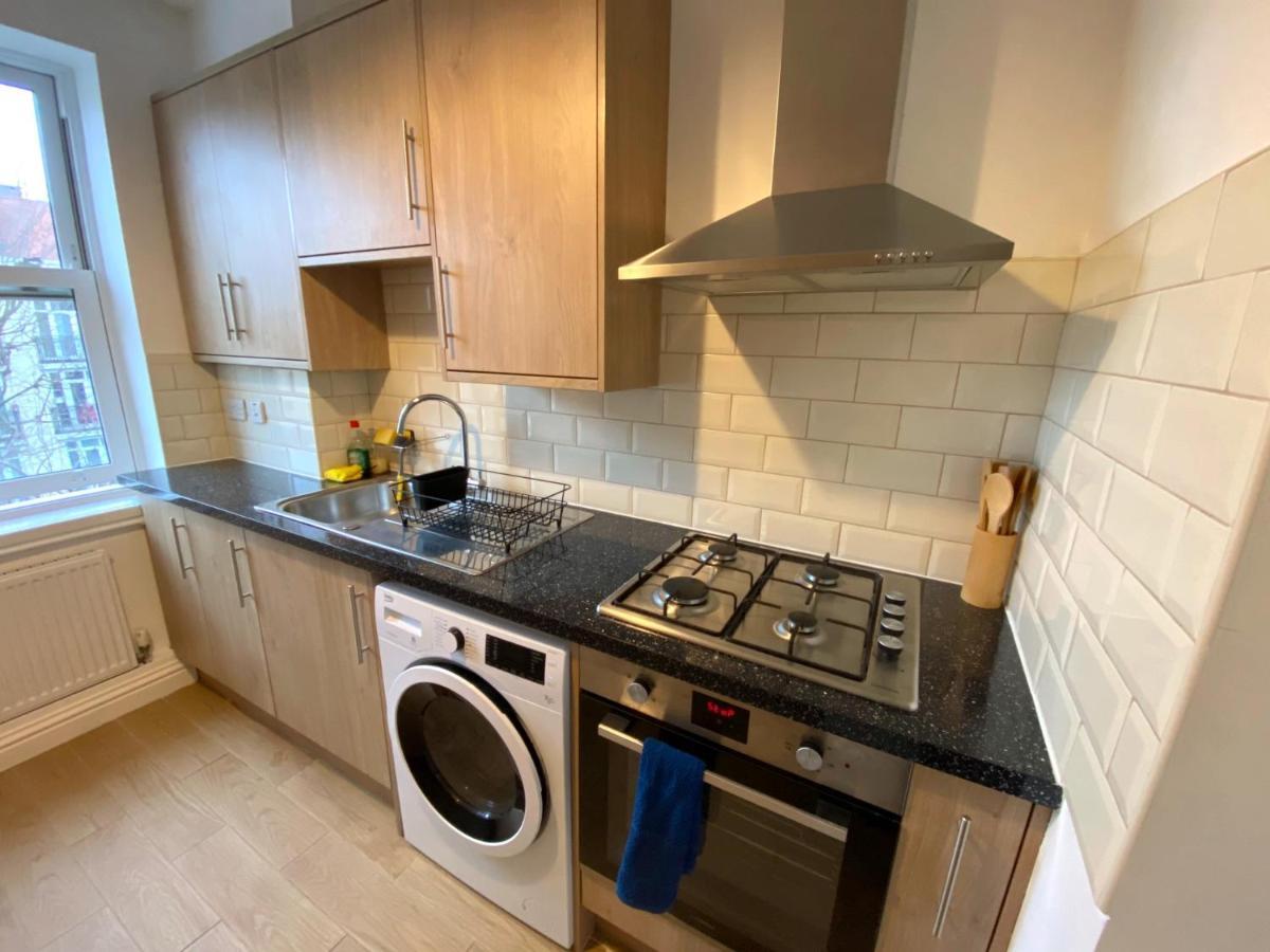 Spacious 1 Bedroom Flat In *
