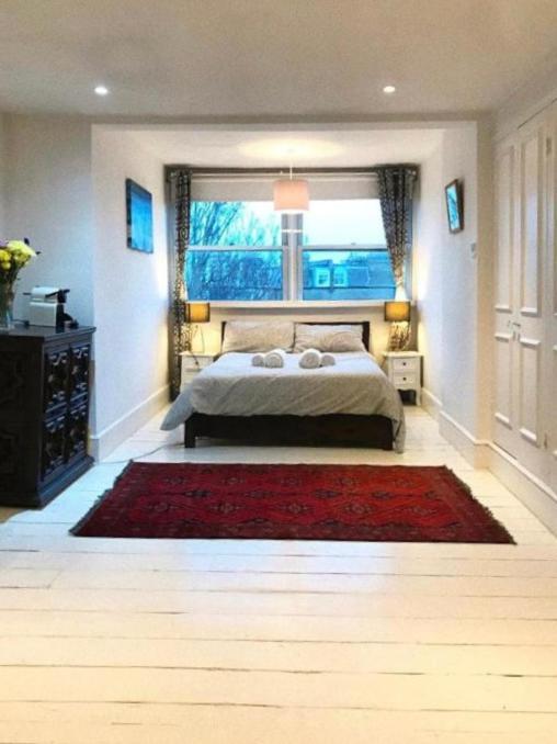 Charming And Beautiful In Wandsworth Habitación en casa particular Londres