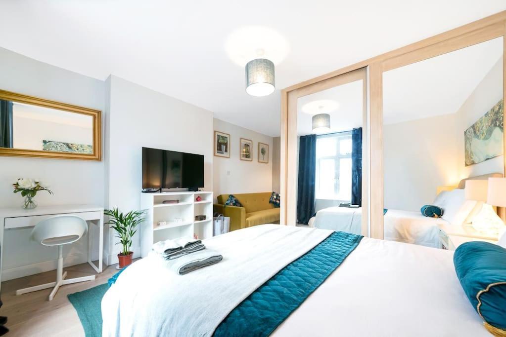 Spacious Flat In
