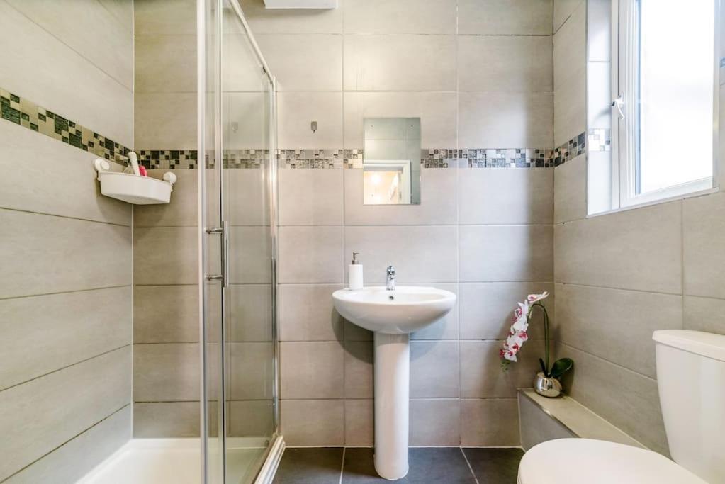 Spacious Flat In *