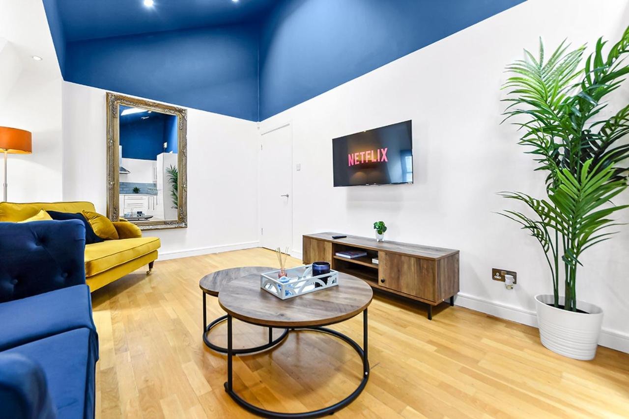 Spacious Contemporary 2 Bed Flat, *