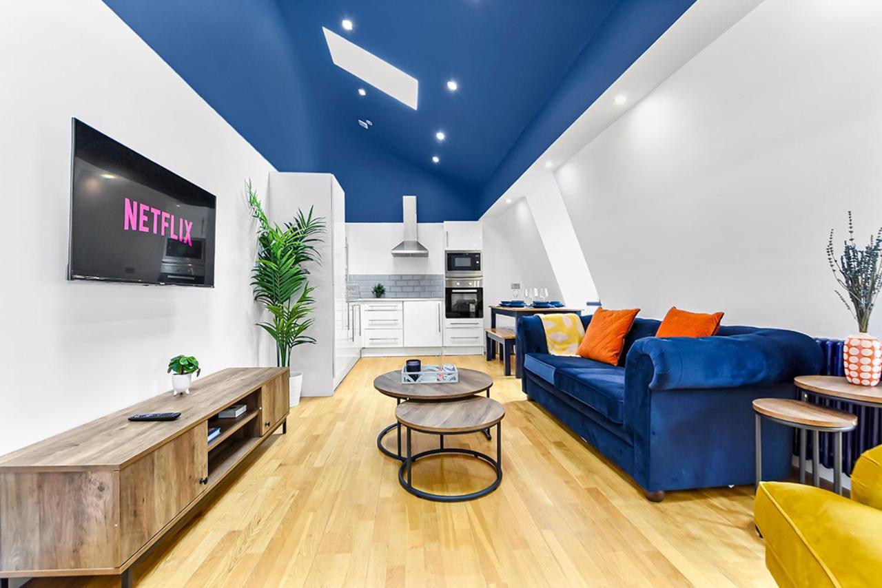 Spacious Contemporary 2 Bed Flat, * Londen
