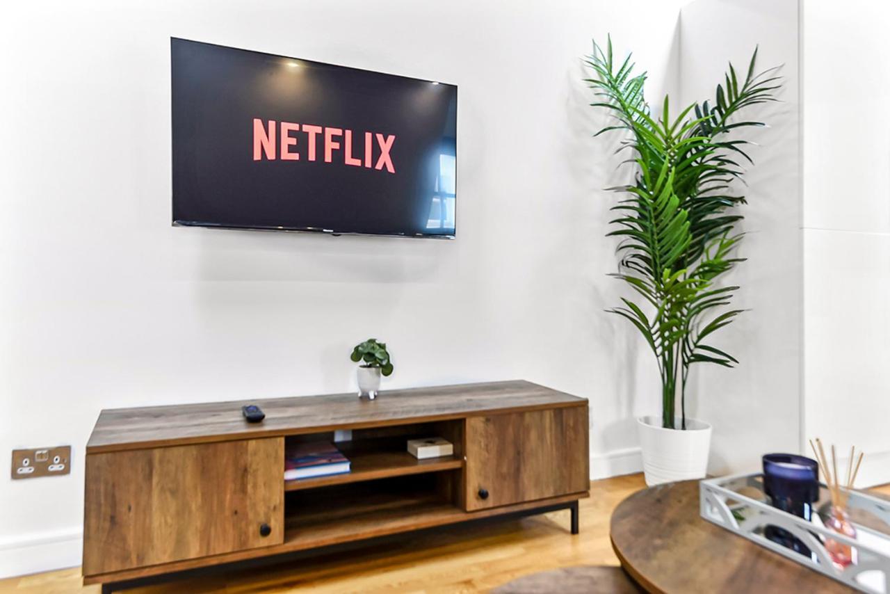 Spacious Contemporary 2 Bed Flat, * Londen