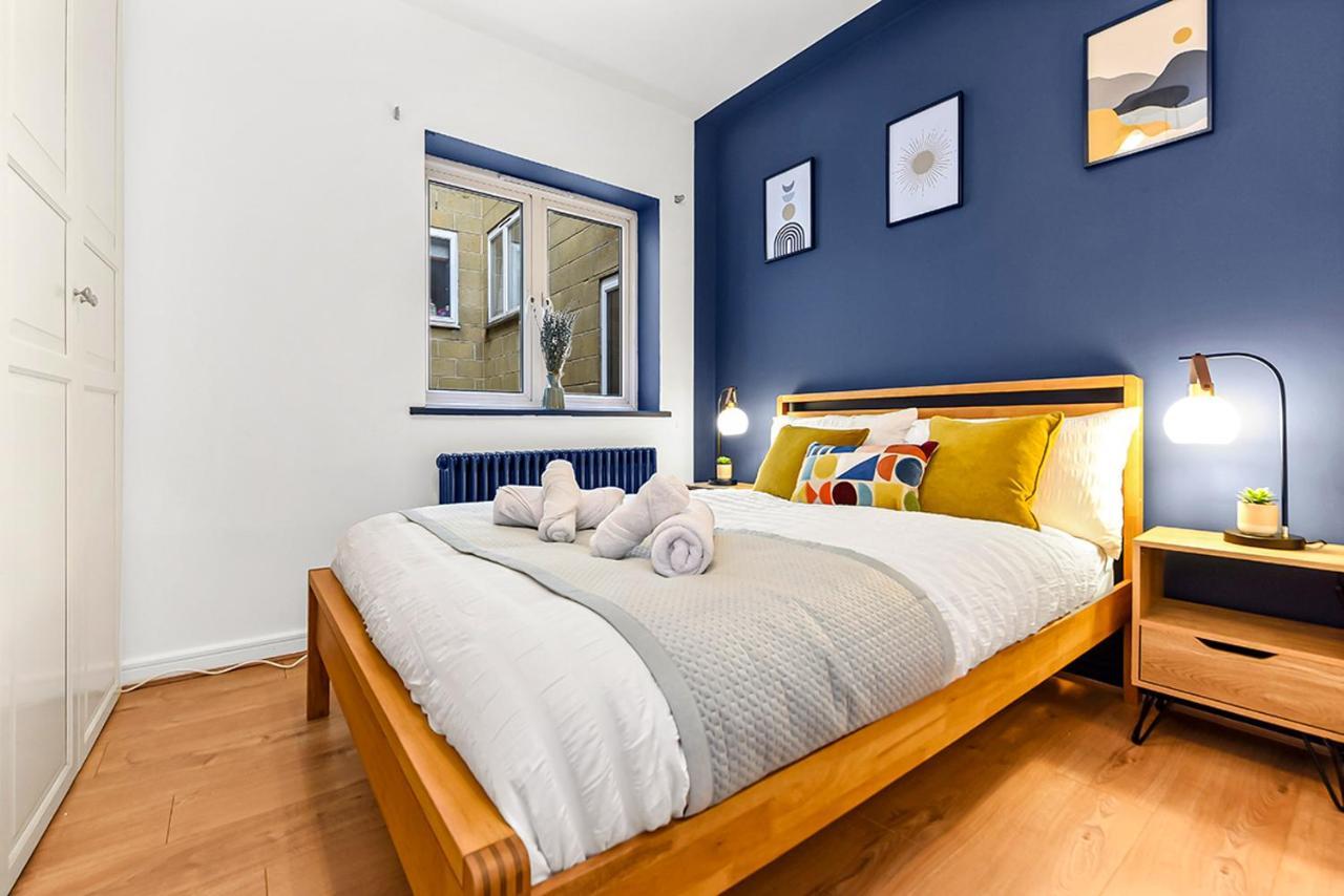Spacious Contemporary 2 Bed Flat, Londen