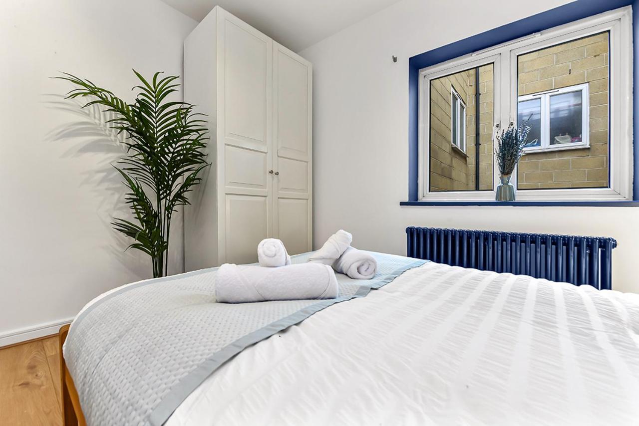 Spacious Contemporary 2 Bed Flat, * Londen