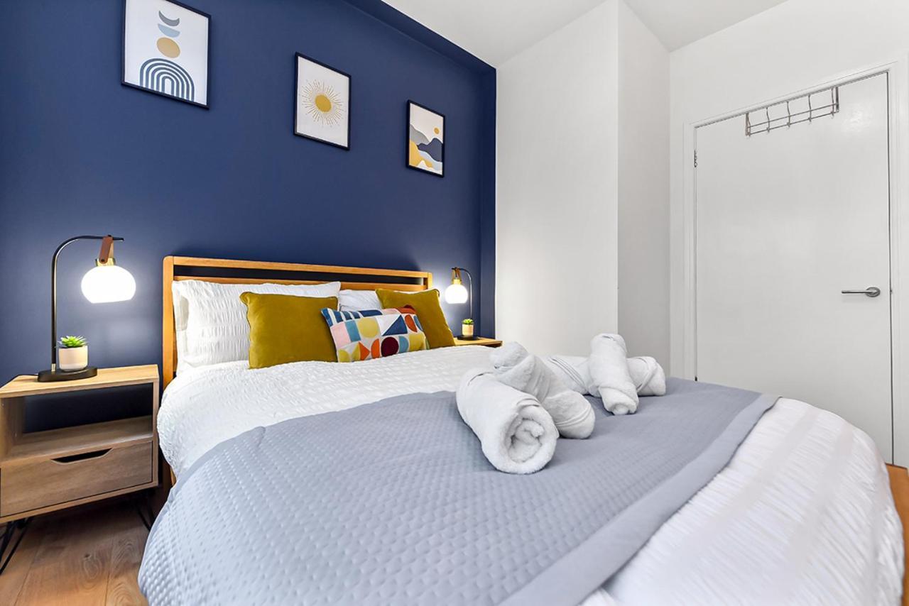 Spacious Contemporary 2 Bed Flat, *