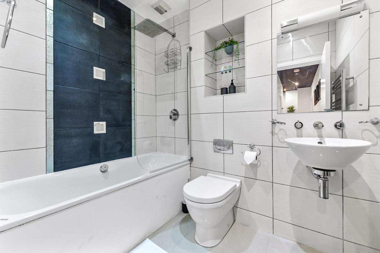 Spacious Contemporary 2 Bed Flat, Appartement