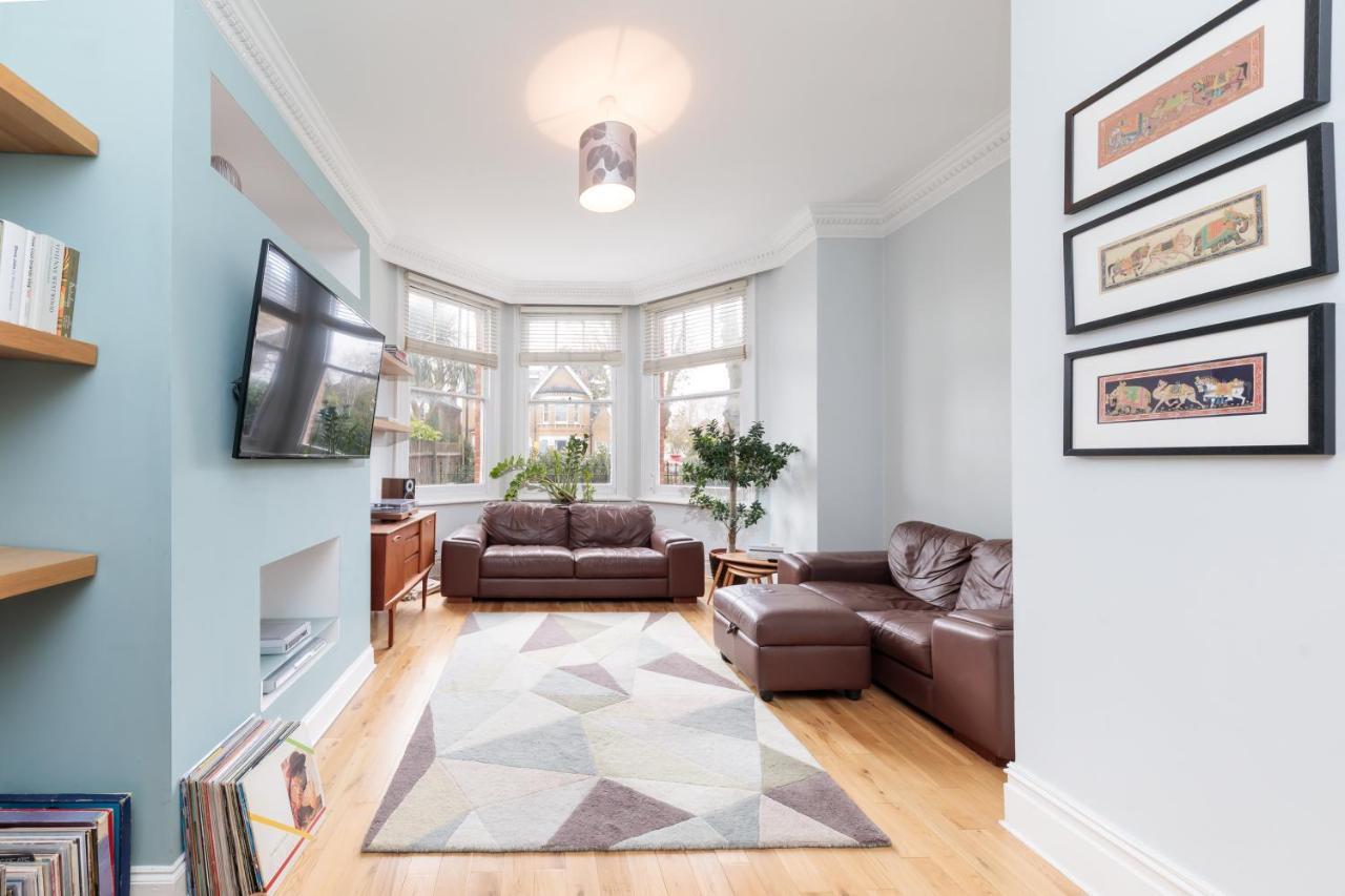 Apartment Bright & Spacious Two Double Bedroom Close To Station London