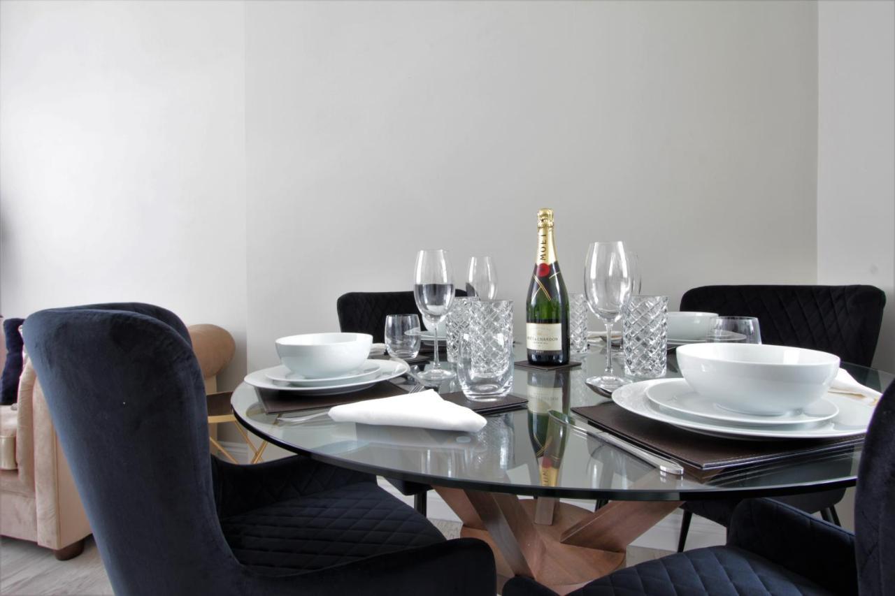 Avari - Hatton Collection * Londen