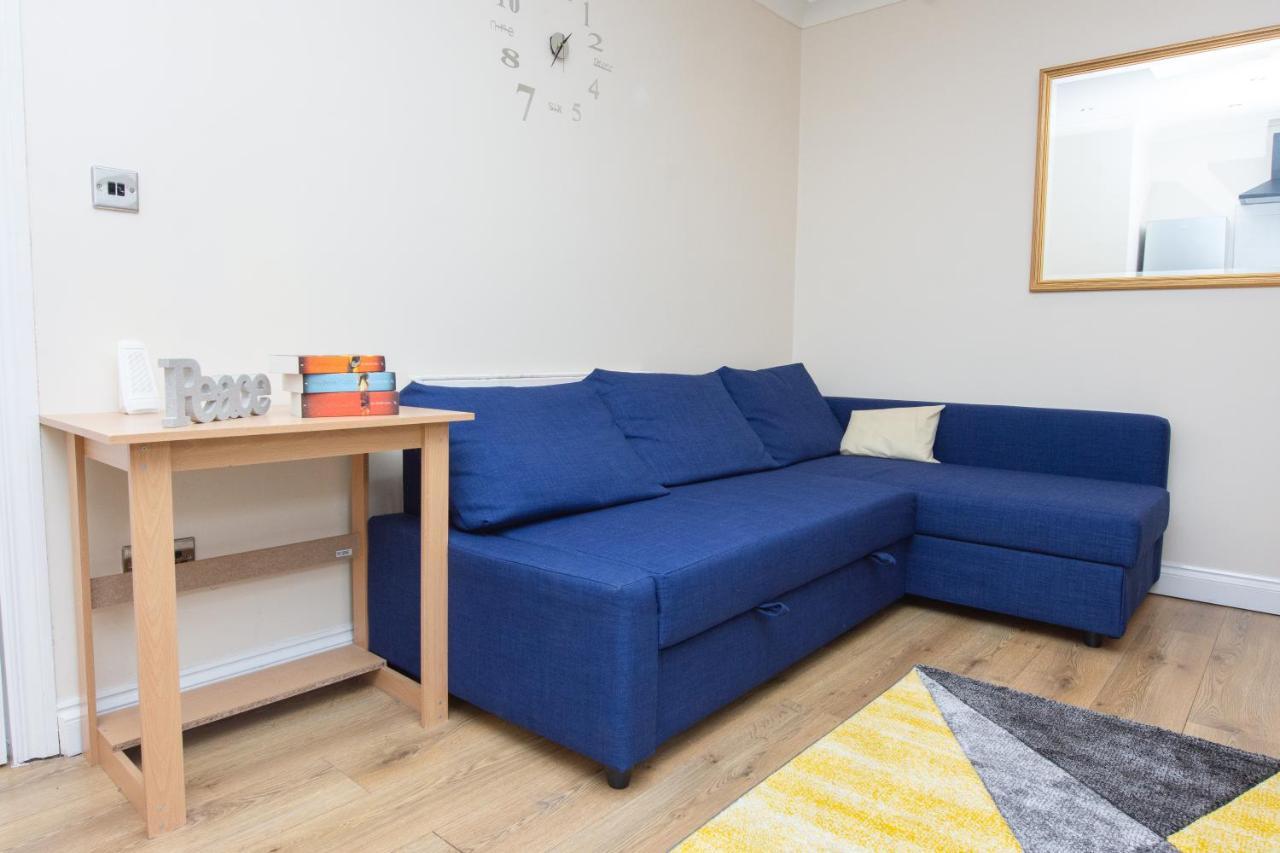 Evergreen Apartments-flat 5,