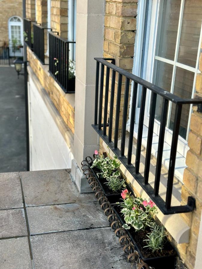 Riverside Flat In Southwark * London