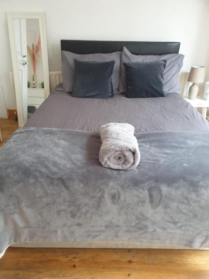 Pensión Balham, South Spacious F2, 6 Available Londres