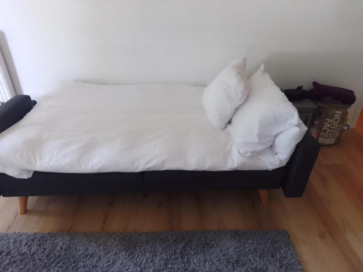 Cosy Foldout. * London