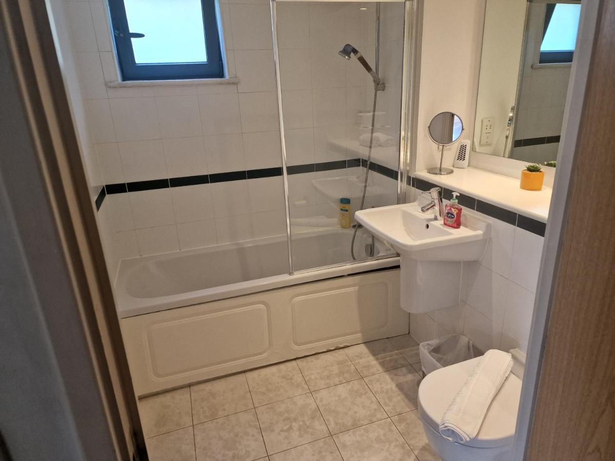Immaculate 1-bed In Appartement *