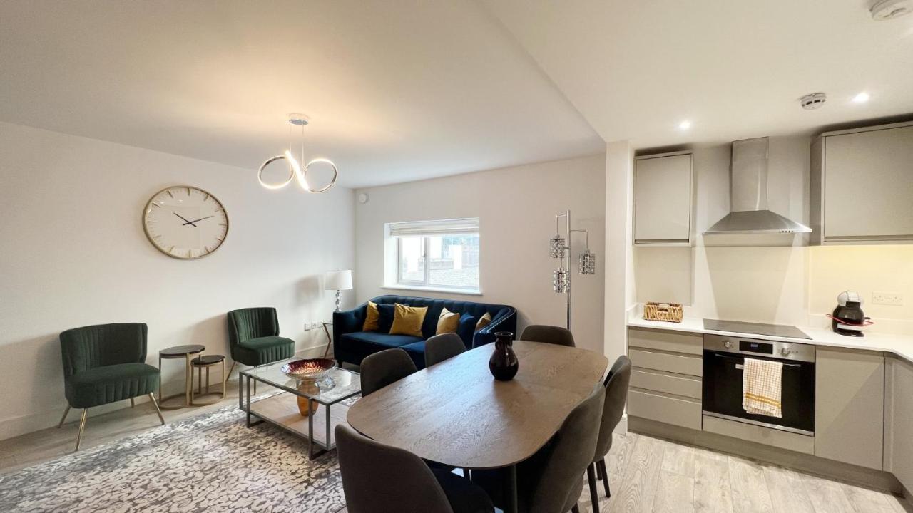 C1, Luxury 2 Bedroom Flat In Wembley * Londres