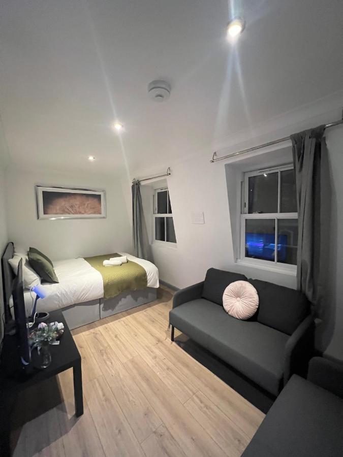 3 Bedroom Flat In King's Cross, St Pancras's. 8 People London