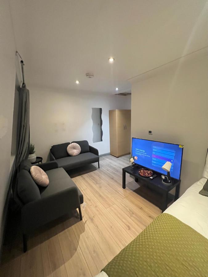 3 Bedroom Flat In King's Cross, St Pancras's. 8 People London