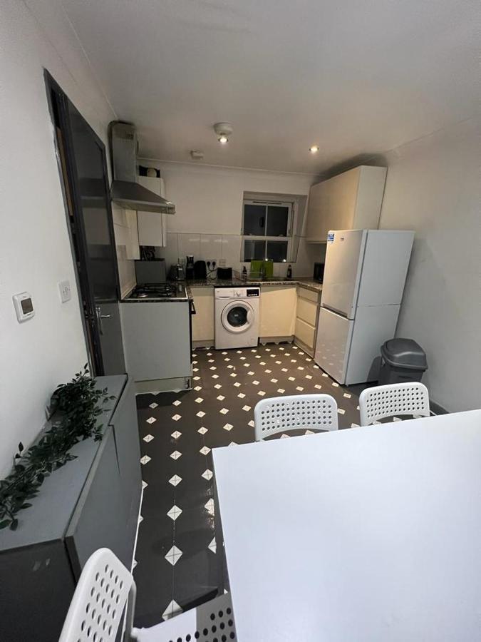 Apartment 3 Bedroom Flat In King's Cross, St Pancras's. 8 People *