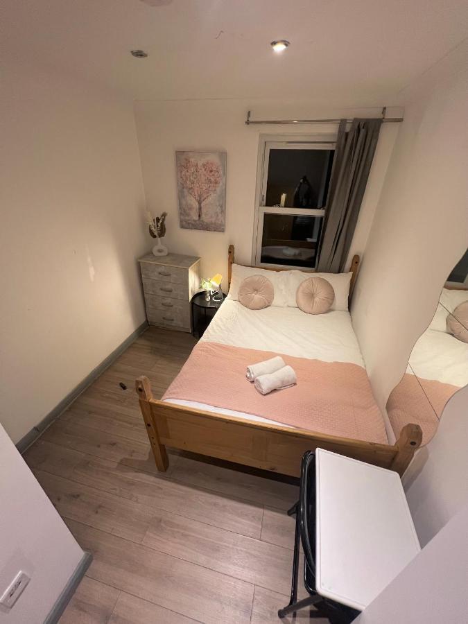3 Bedroom Flat In King's Cross, St Pancras's. 8 People Apartment *