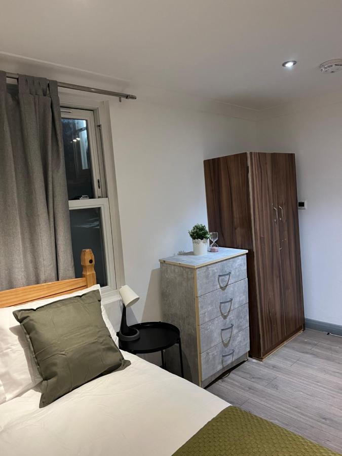 3 Bedroom Flat In King's Cross, St Pancras's. 8 People London