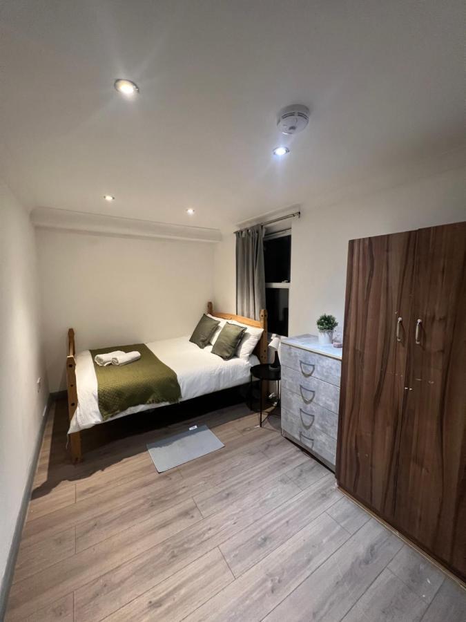 3 Bedroom Flat In King's Cross, St Pancras's. 8 People London