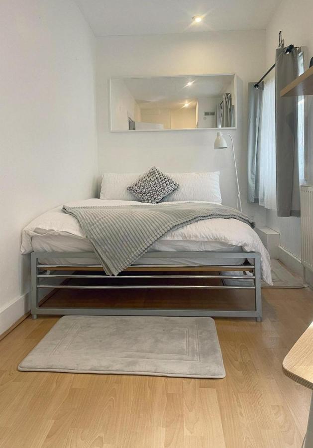 Beautiful 2 Bedroom House In Fulham. Apartment *