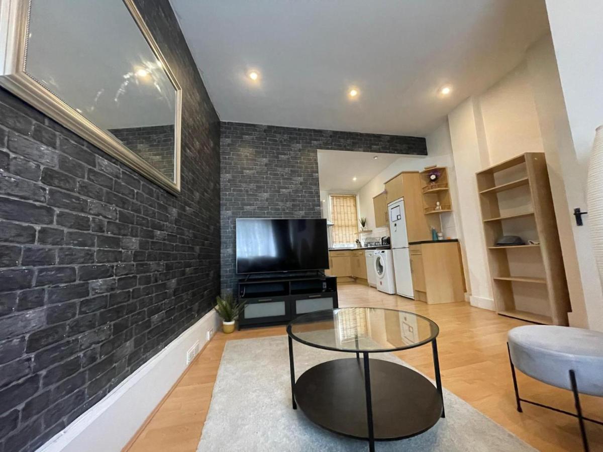 Beautiful 2 Bedroom House In Fulham. London