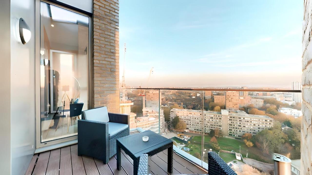 View 2-bed Battersea Penthouse - Underground Parking Londres