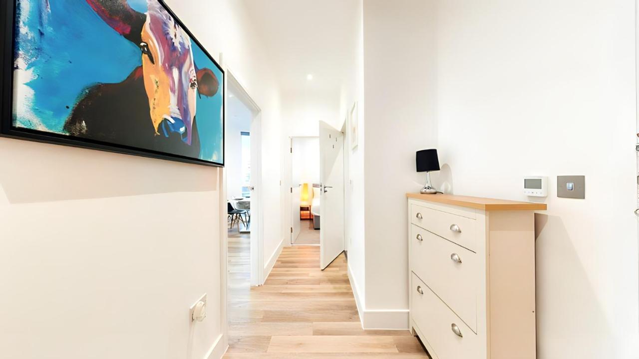 View 2-bed Battersea Penthouse - Underground Parking Apartamento Londres