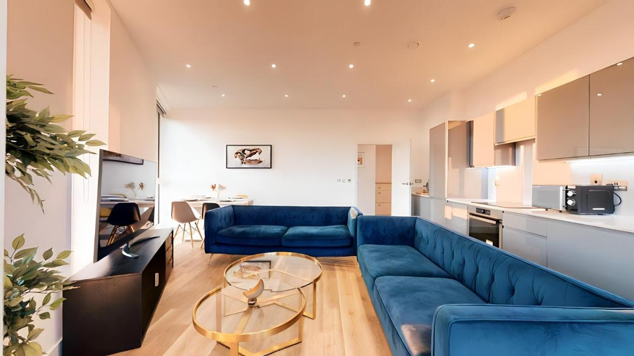 View 2-bed Battersea Penthouse - Underground Parking * Londres
