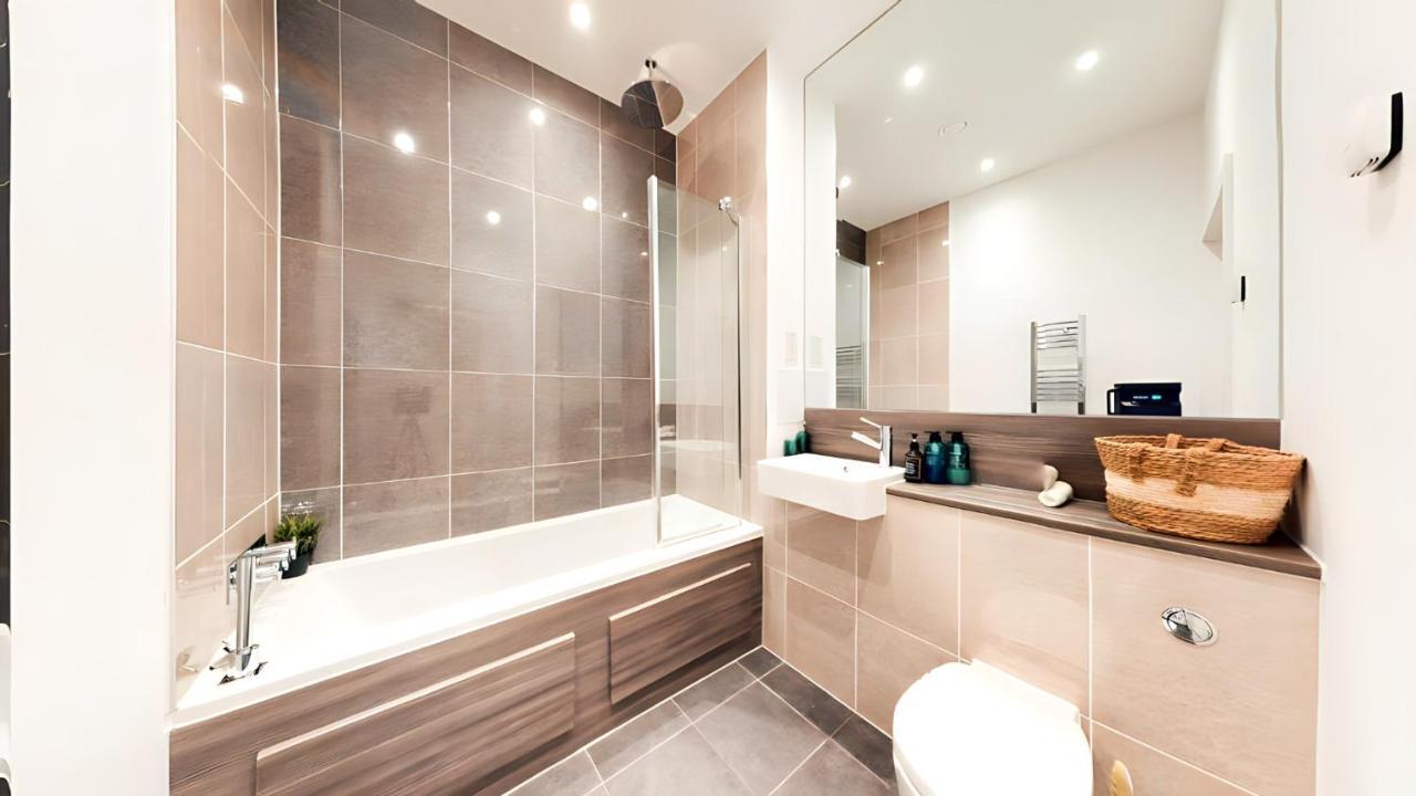 View 2-bed Battersea Penthouse - Underground Parking Londres