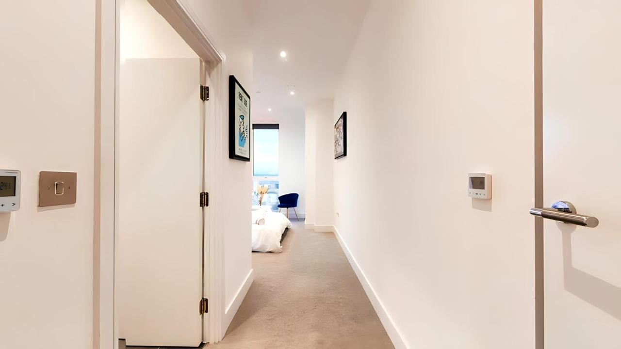 View 2-bed Battersea Penthouse - Underground Parking Apartamento