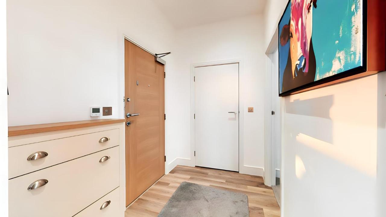 Apartamento View 2-bed Battersea Penthouse - Underground Parking *
