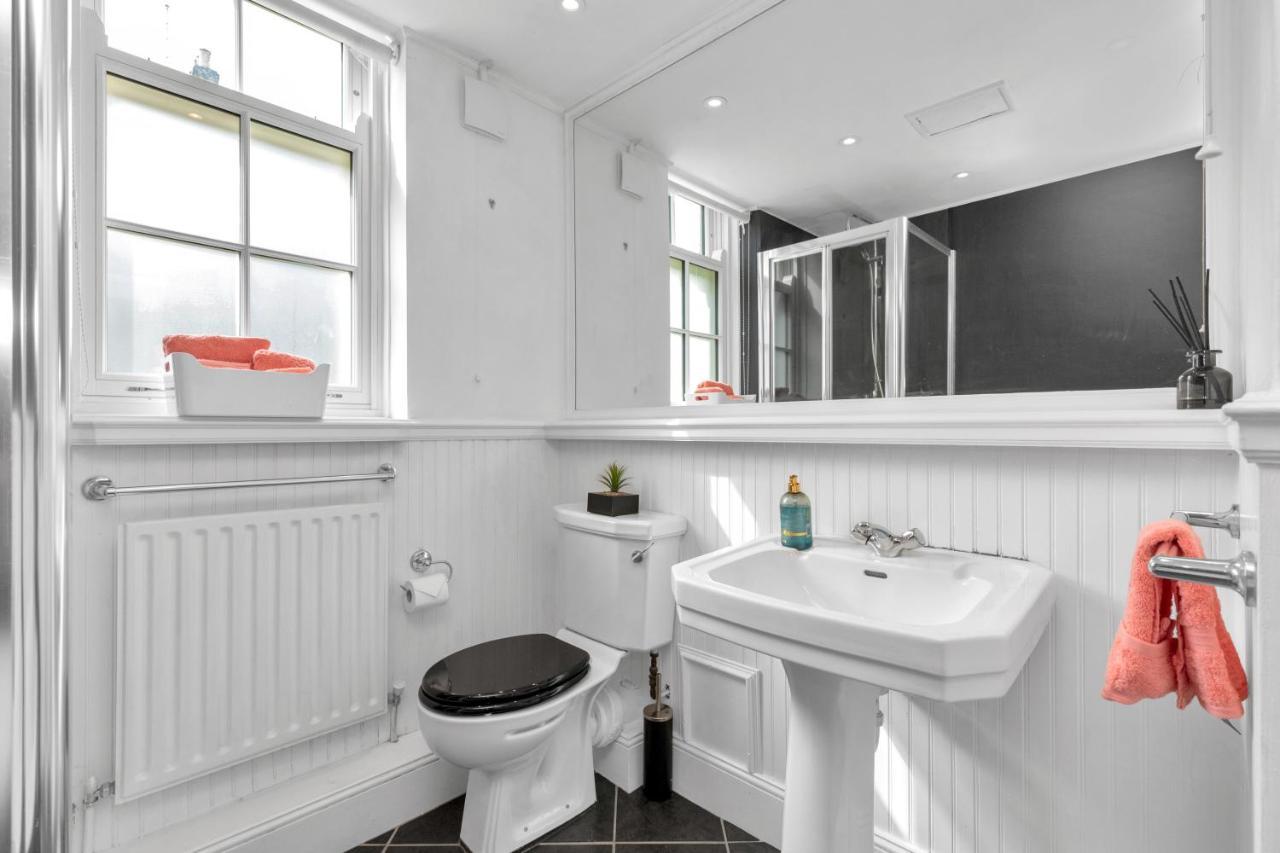 Entire Flat In Heart Of Chelsea Hosted By Zahra Londres