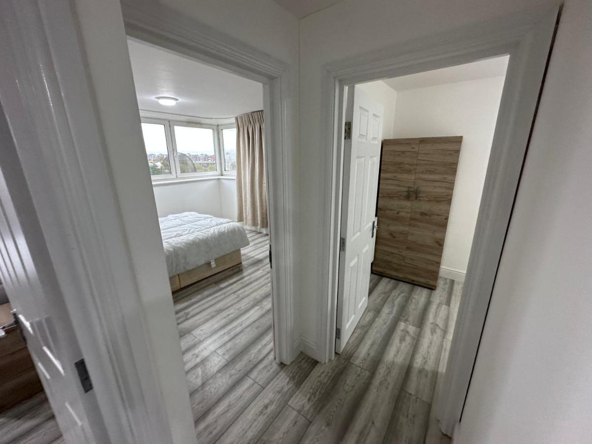 3 Bedroom Bayswater *