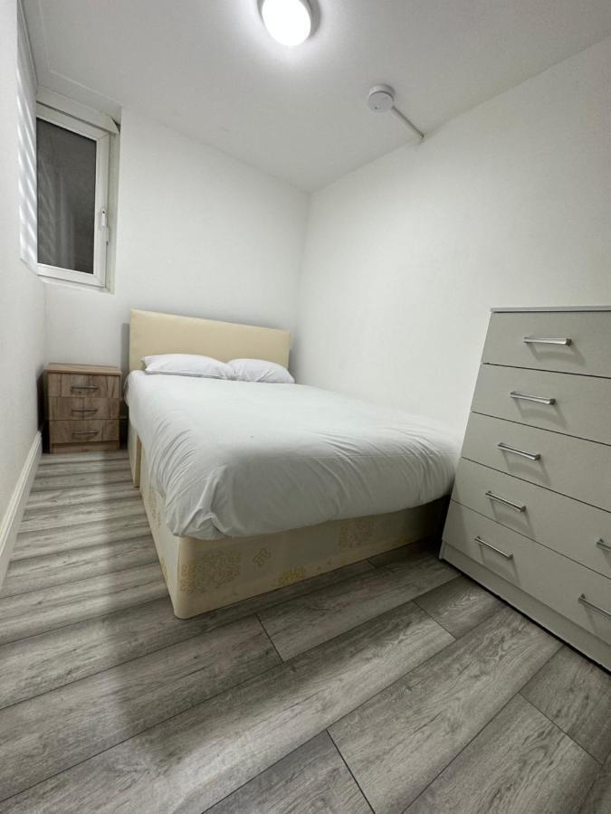 3 Bedroom Bayswater *