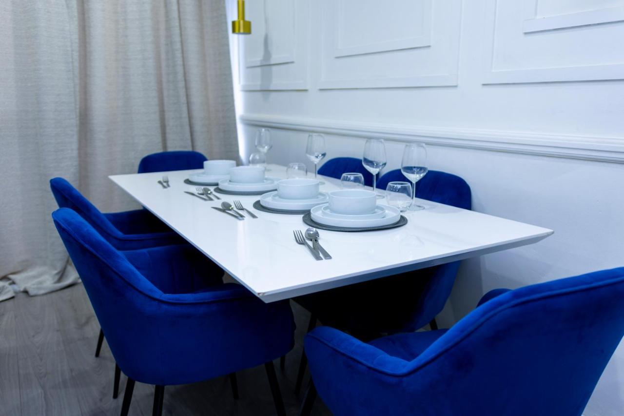 Apartment Elegant 3 Bed House In The Heart Of *
