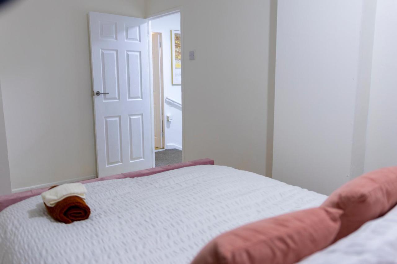 Elegant 3 Bed House In The Heart Of Apartment *