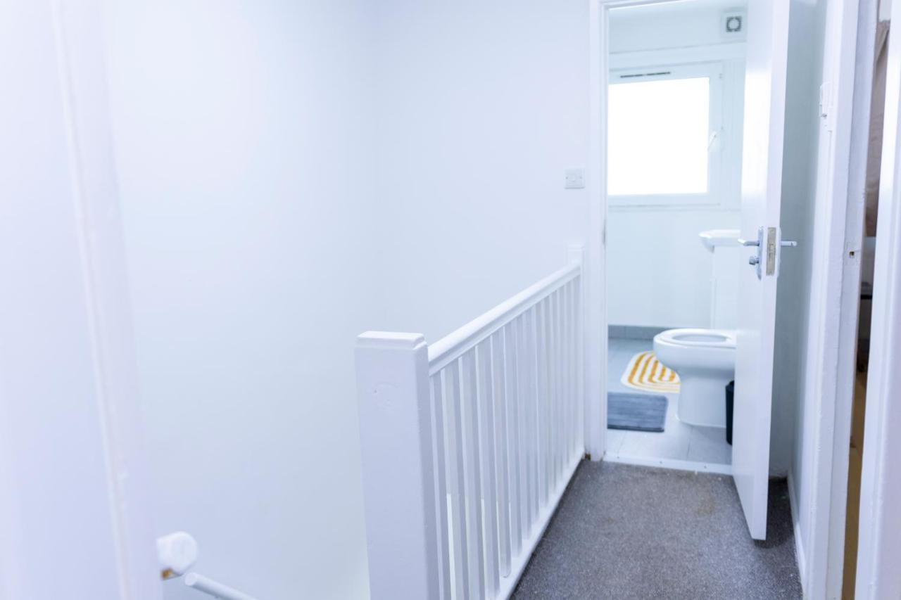 Elegant 3 Bed House In The Heart Of Apartment *