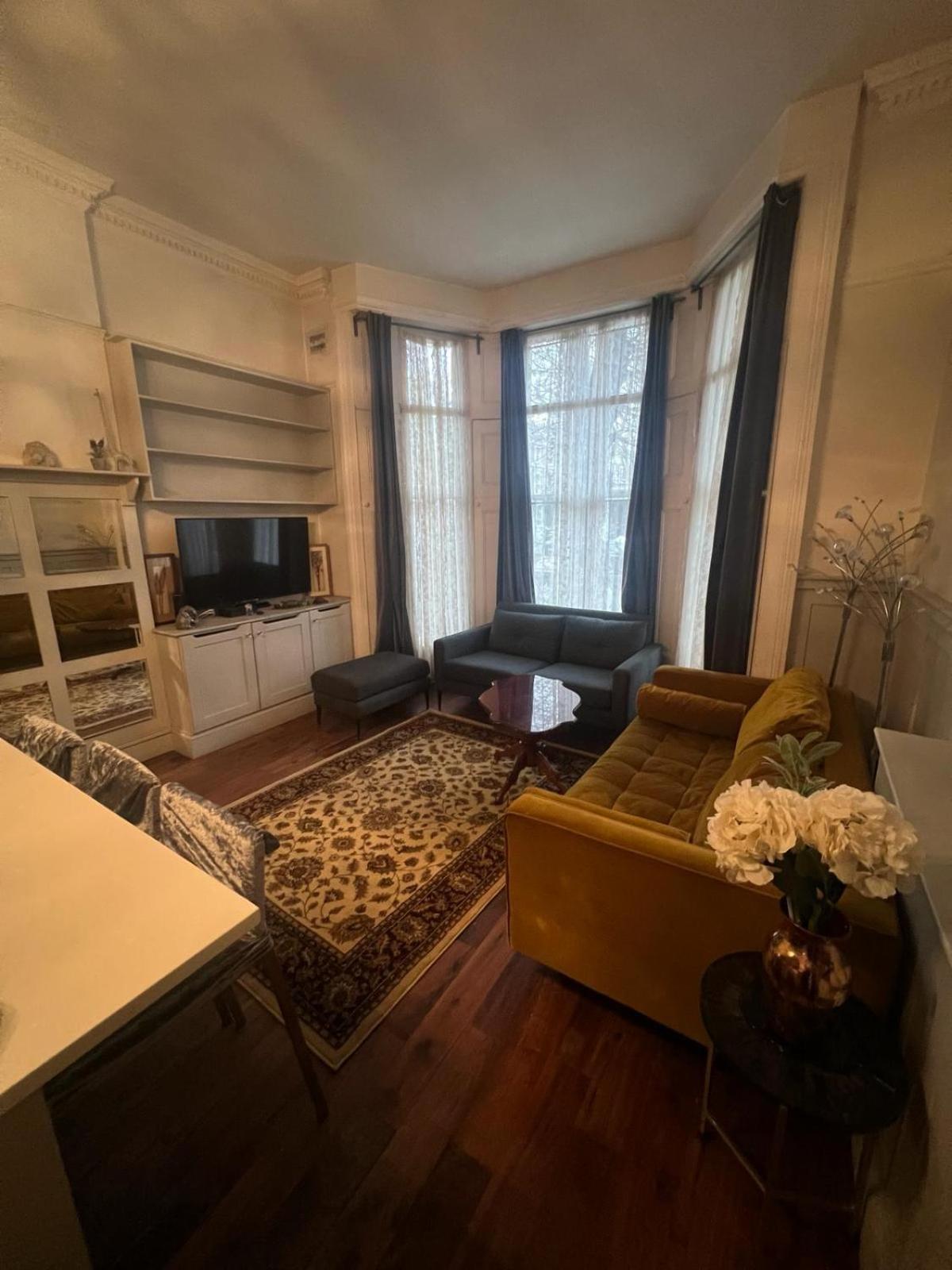 Apartment Stunning Holland Park- Sleeps 6 London