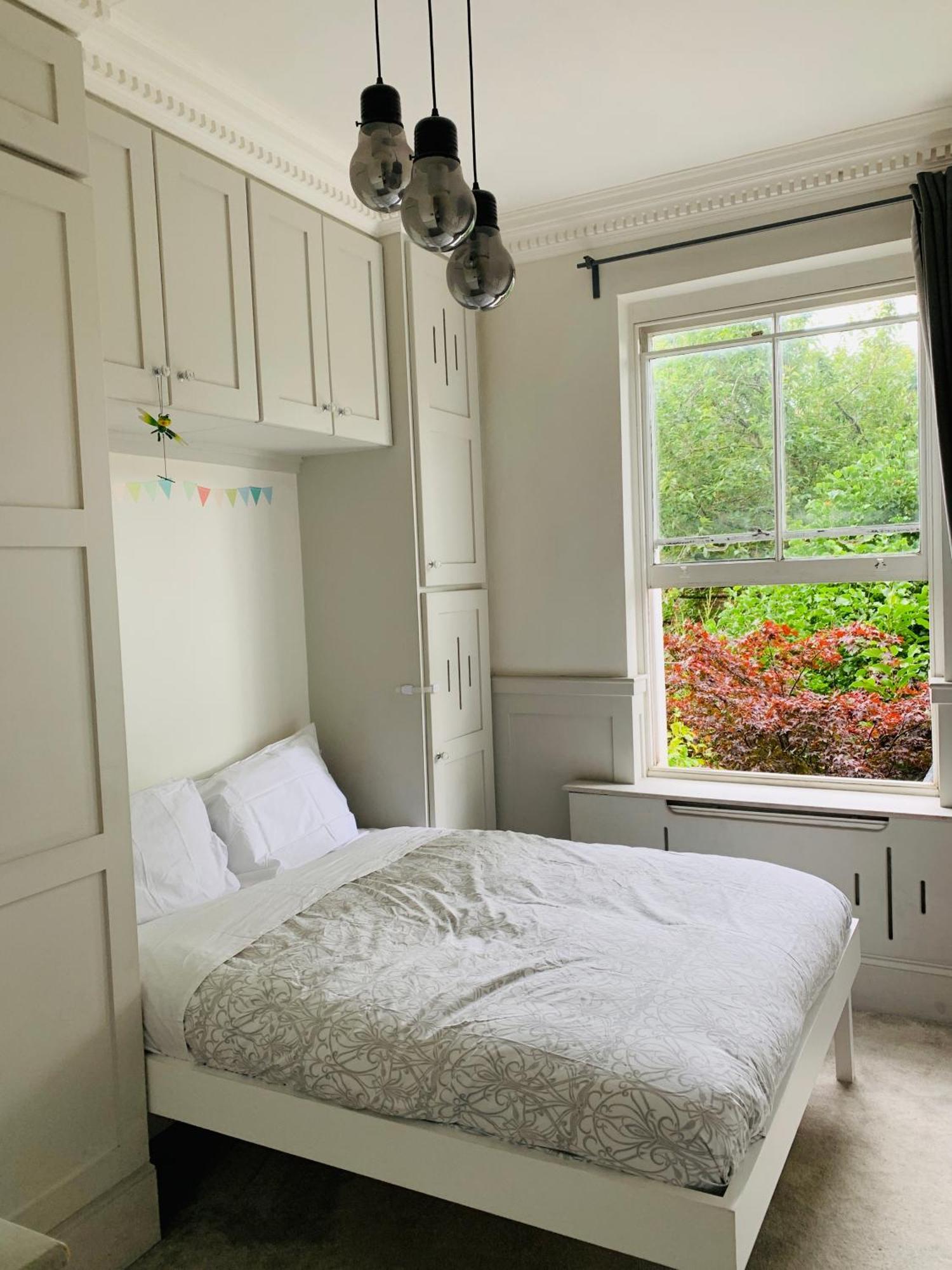 Stunning Holland Park- Sleeps 6 Apartment London